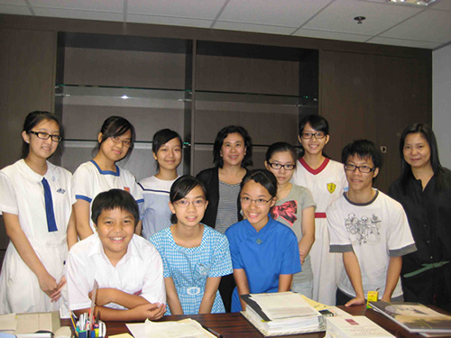 Assistant Official Solicitor, Ms. Sherman Cheung (in the middle) was visited by a group of 2011 Child Councilors